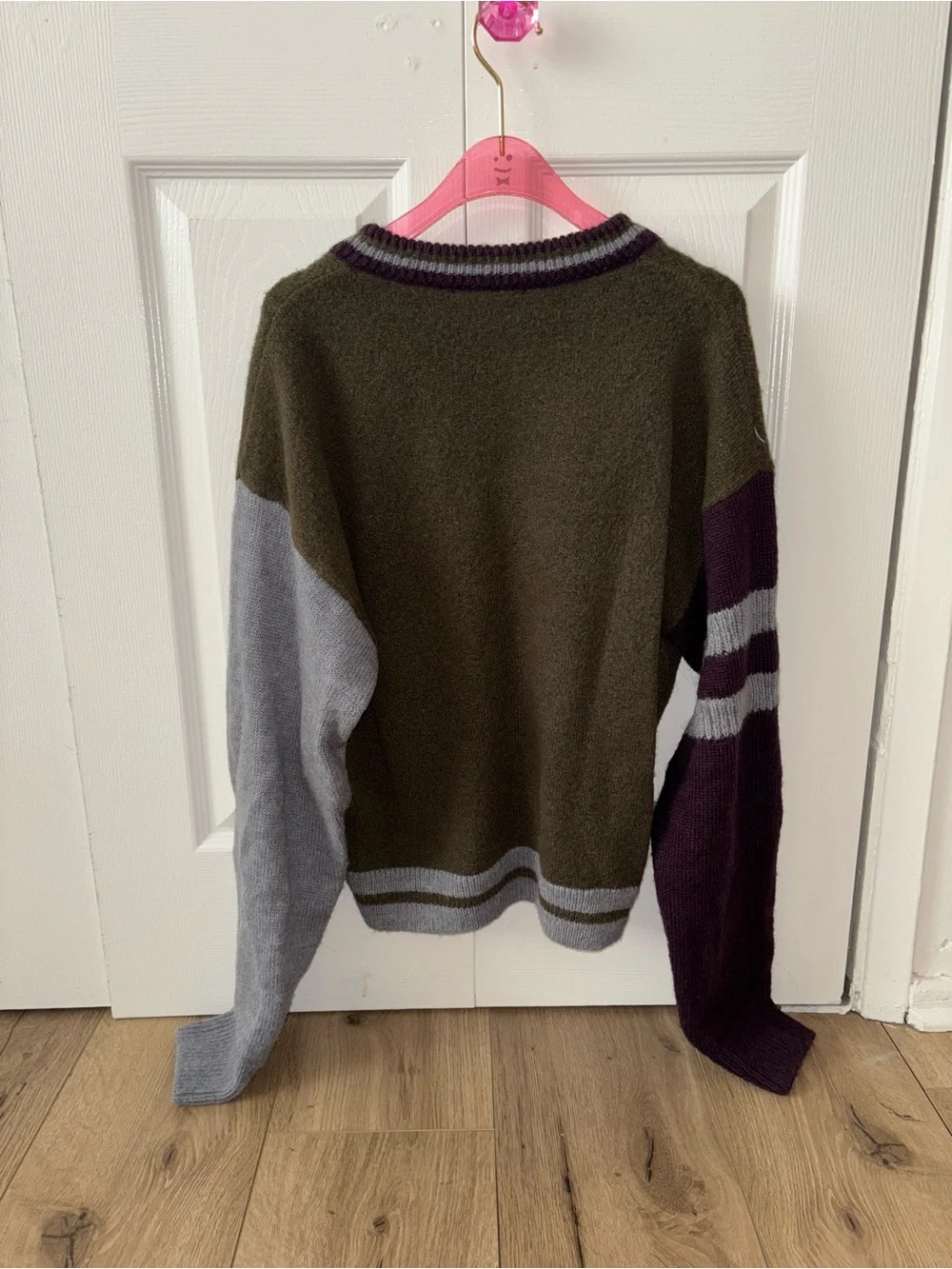 Danielle Guizio Varsity V-neck jumper - Picture 5 of 6